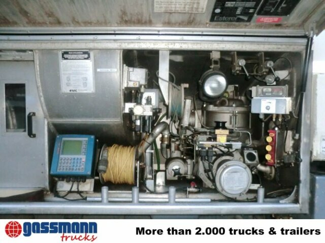 Mercedes-Benz SK 1824 L 4x2, Esterer Tankaufbau ca. 13.100l, 2 - Tartályos teherautó: 2 kép. Mercedes-Benz SK 1824 L 4x2, Esterer Tankaufbau ca. 13.100l, 2 - Tartályos teherautó: 2 kép.