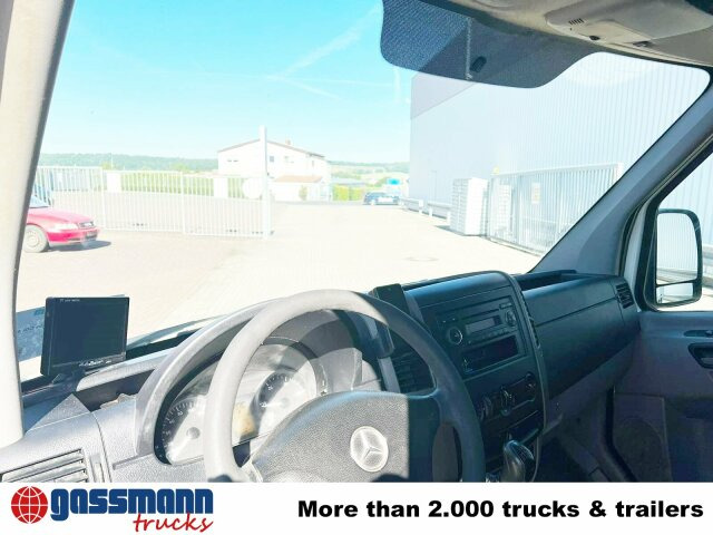 Mercedes-Benz Sprinter 209 CDI 4x2 Doka - Platós kisteherautó, Duplakabinos kisteherautó: 2 kép. Mercedes-Benz Sprinter 209 CDI 4x2 Doka - Platós kisteherautó, Duplakabinos kisteherautó: 2 kép.