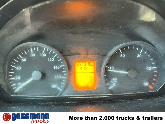 Mercedes-Benz Sprinter 209 CDI 4x2 Doka - Platós kisteherautó, Duplakabinos kisteherautó: 3 kép. Mercedes-Benz Sprinter 209 CDI 4x2 Doka - Platós kisteherautó, Duplakabinos kisteherautó: 3 kép.