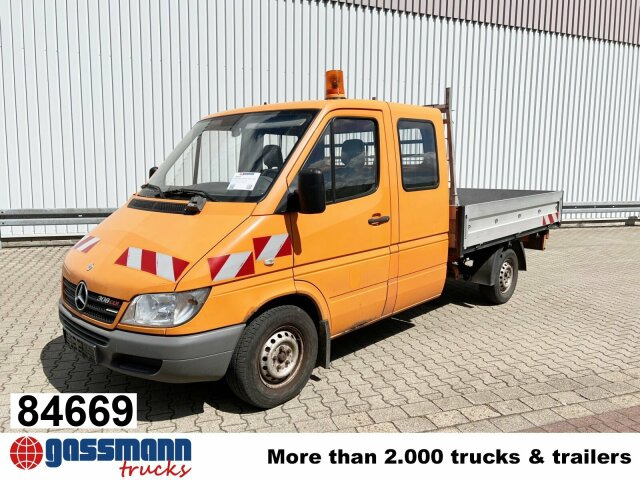 Mercedes-Benz Sprinter 308 4x2 Doka - Platós kisteherautó, Duplakabinos kisteherautó: 1 kép. Mercedes-Benz Sprinter 308 4x2 Doka - Platós kisteherautó, Duplakabinos kisteherautó: 1 kép.
