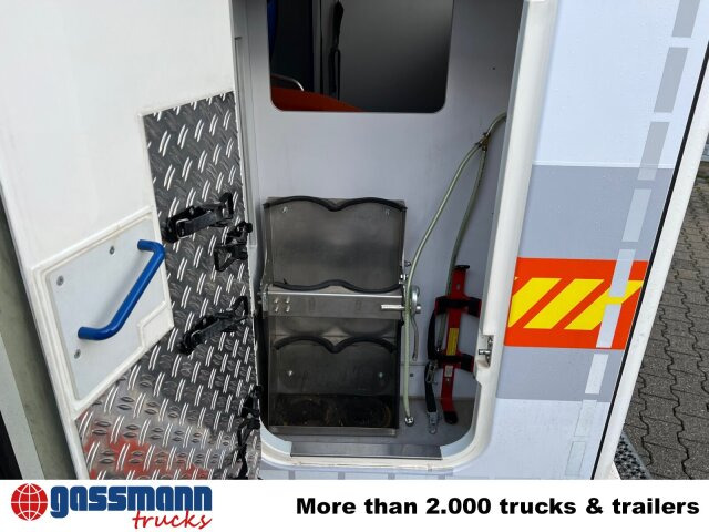 Mercedes-Benz Sprinter 313 CDI 4x2, Rettungswagen - Furgon: 2 kép. Mercedes-Benz Sprinter 313 CDI 4x2, Rettungswagen - Furgon: 2 kép.