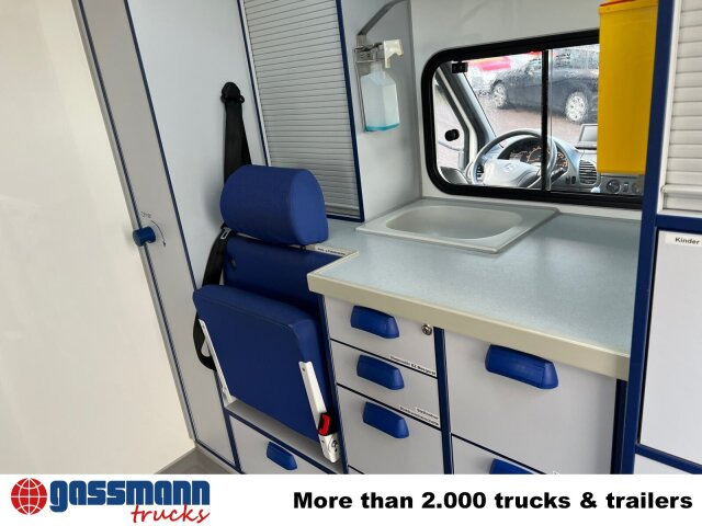 Mercedes-Benz Sprinter 313 CDI 4x2, Rettungswagen - Furgon: 3 kép. Mercedes-Benz Sprinter 313 CDI 4x2, Rettungswagen - Furgon: 3 kép.