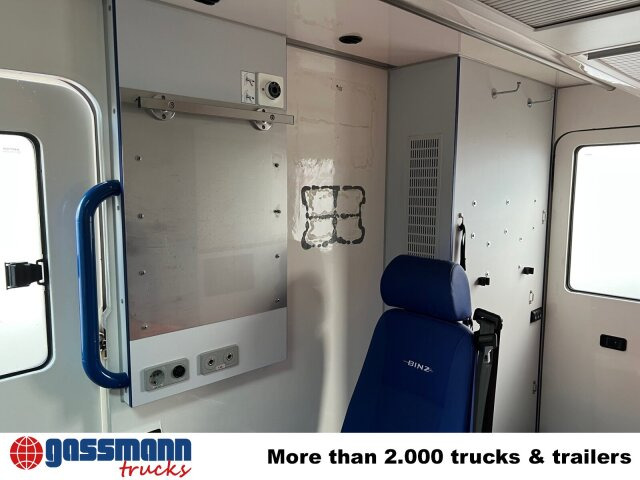 Mercedes-Benz Sprinter 313 CDI 4x2, Rettungswagen - Furgon: 4 kép. Mercedes-Benz Sprinter 313 CDI 4x2, Rettungswagen - Furgon: 4 kép.