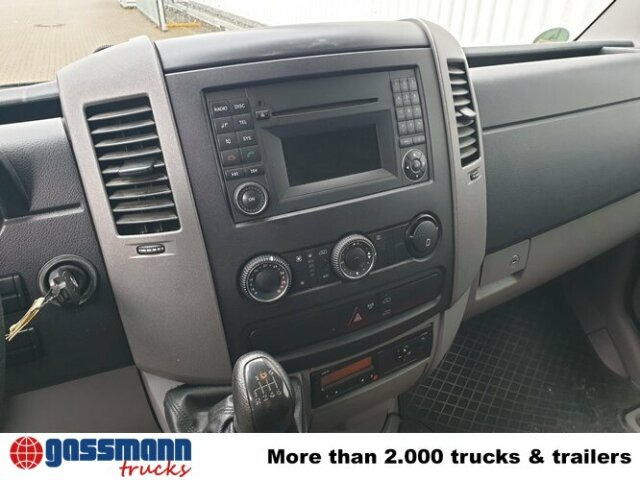 Mercedes-Benz Sprinter 313 KA 4x2 - Furgon: 2 kép. Mercedes-Benz Sprinter 313 KA 4x2 - Furgon: 2 kép.