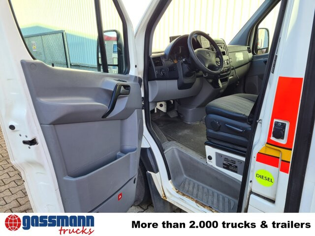 Mercedes-Benz Sprinter 316 KA 4x2, Rettungswagen - Furgon: 4 kép. Mercedes-Benz Sprinter 316 KA 4x2, Rettungswagen - Furgon: 4 kép.