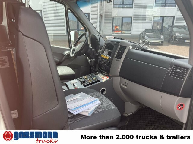 Mercedes-Benz Sprinter 516 CDI 4x2, Rettungswagen, Bi-Xenon - Furgon: 5 kép. Mercedes-Benz Sprinter 516 CDI 4x2, Rettungswagen, Bi-Xenon - Furgon: 5 kép.