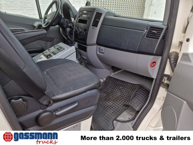 Mercedes-Benz Sprinter 516 CDI 4x2, Rettungswagen - Furgon: 4 kép. Mercedes-Benz Sprinter 516 CDI 4x2, Rettungswagen - Furgon: 4 kép.