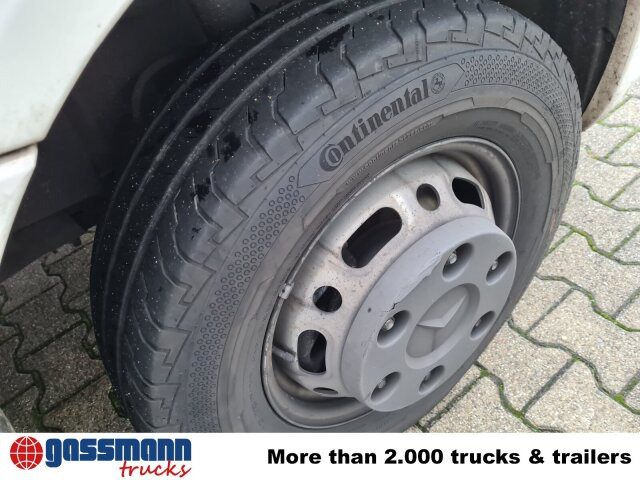 Mercedes-Benz Sprinter 516 CDI 4x2, Rettungswagen - Furgon: 3 kép. Mercedes-Benz Sprinter 516 CDI 4x2, Rettungswagen - Furgon: 3 kép.