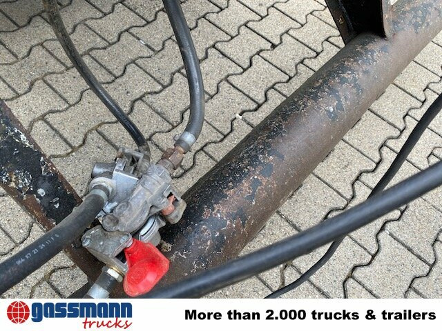 Meusburger MPA-2, Stapleraufnahme - Platós pótkocsi: 5 kép. Meusburger MPA-2, Stapleraufnahme - Platós pótkocsi: 5 kép.