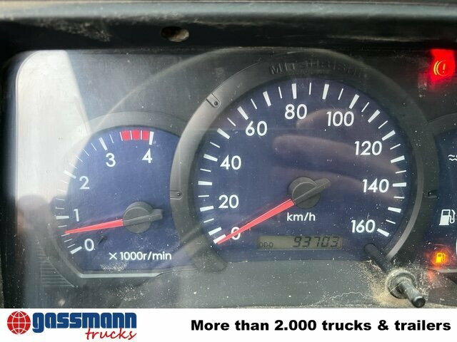 Mitsubishi Canter Fuso 7C15D 4x2 - Billenőplatós teherautó: 4 kép. Mitsubishi Canter Fuso 7C15D 4x2 - Billenőplatós teherautó: 4 kép.