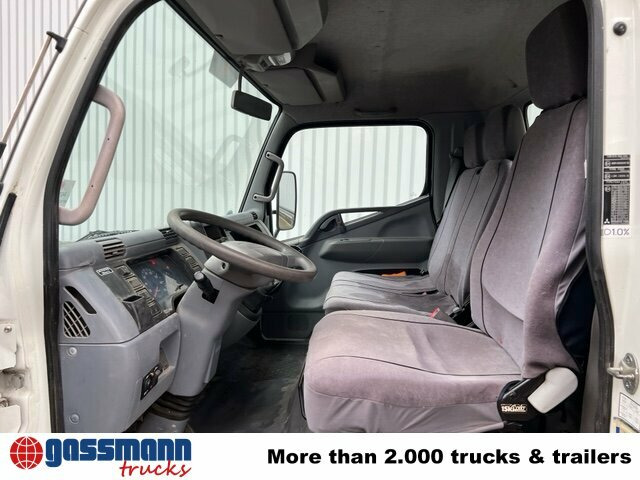 Mitsubishi Canter Fuso 7C15D 4x2 - Billenőplatós teherautó: 2 kép. Mitsubishi Canter Fuso 7C15D 4x2 - Billenőplatós teherautó: 2 kép.