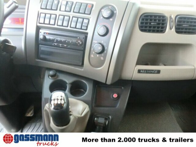 Renault Midlum 220 DXi 4x2 - Italszállító teherautó: 3 kép. Renault Midlum 220 DXi 4x2 - Italszállító teherautó: 3 kép.
