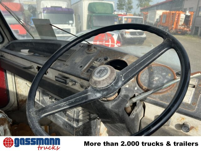 Saurer V5 4x2 - Platós teherautó: 2 kép. Saurer V5 4x2 - Platós teherautó: 2 kép.