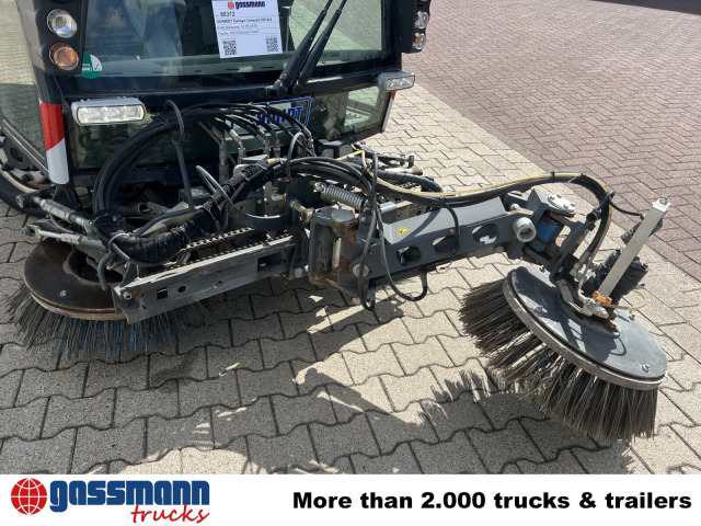 Schmidt Swingo Compact 200 4x2, Kehrmaschine - Utcaseprő gép: 2 kép. Schmidt Swingo Compact 200 4x2, Kehrmaschine - Utcaseprő gép: 2 kép.