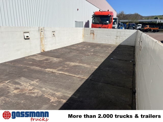 TP9500 - Platós pótkocsi: 2 kép. TP9500 - Platós pótkocsi: 2 kép.