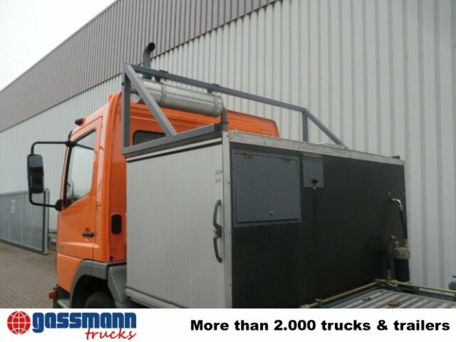 Tank-Aufbauauf Wunsch mit Separatmotor, - Tartály konténer: 3 kép. Tank-Aufbauauf Wunsch mit Separatmotor, - Tartály konténer: 3 kép.