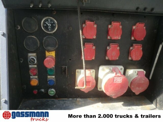 Tank-Aufbauauf Wunsch mit Separatmotor, - Tartály konténer: 2 kép. Tank-Aufbauauf Wunsch mit Separatmotor, - Tartály konténer: 2 kép.