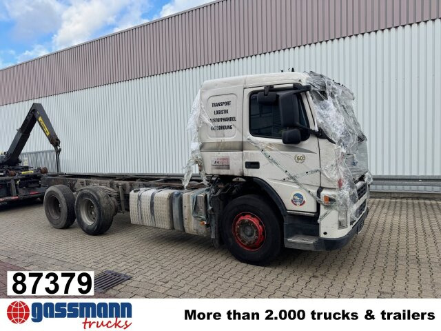 Volvo FM 380 6x4 R mit Brandschaden - Billenőplatós teherautó: 1 kép. Volvo FM 380 6x4 R mit Brandschaden - Billenőplatós teherautó: 1 kép.