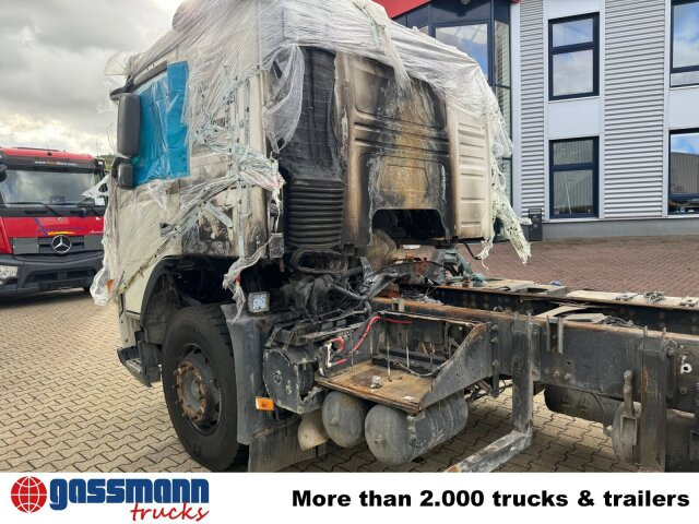 Volvo FM 380 6x4 R mit Brandschaden - Billenőplatós teherautó: 2 kép. Volvo FM 380 6x4 R mit Brandschaden - Billenőplatós teherautó: 2 kép.