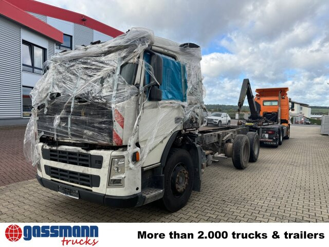 Volvo FM 380 6x4 R mit Brandschaden - Billenőplatós teherautó: 5 kép. Volvo FM 380 6x4 R mit Brandschaden - Billenőplatós teherautó: 5 kép.