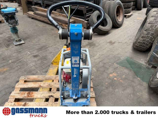 Weber CR 1 HD Rüttelplatte - Lapvibrátor: 3 kép. Weber CR 1 HD Rüttelplatte - Lapvibrátor: 3 kép.