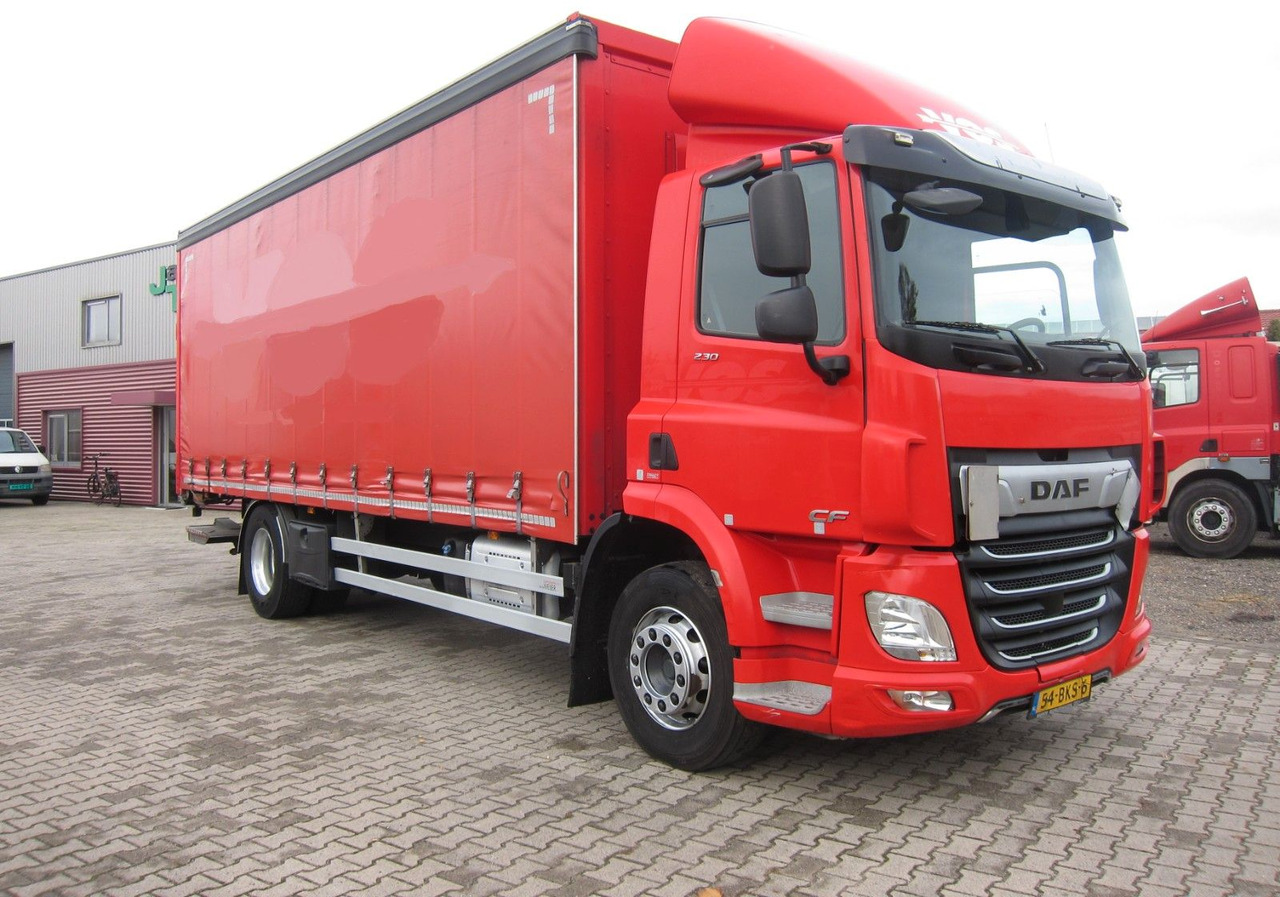 DAF CF 230 19T Schiebeplane LDW Portalturen - Ponyvás teherautó: 1 kép. DAF CF 230 19T Schiebeplane LDW Portalturen - Ponyvás teherautó: 1 kép.