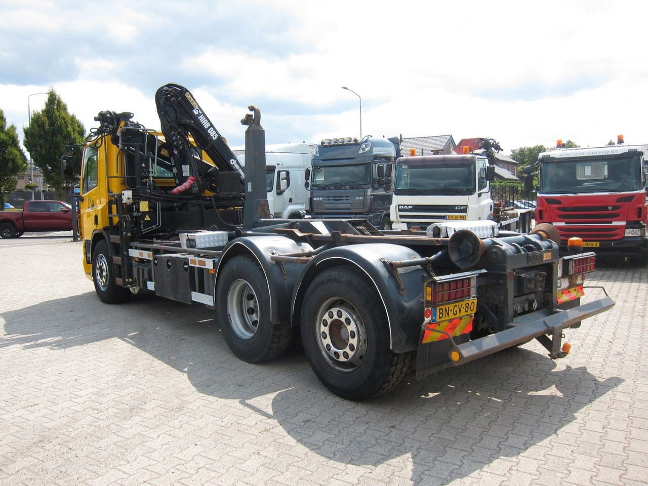 DAF CF 75 310 6X2*4 Hiab Kran Haken Manual Funk E3 - Horgos rakodó teherautó, Darus autó: 3 kép. DAF CF 75 310 6X2*4 Hiab Kran Haken Manual Funk E3 - Horgos rakodó teherautó, Darus autó: 3 kép.