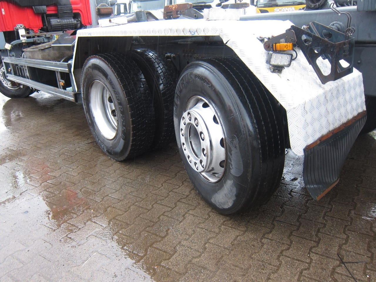 DAF CF 85 410 6X2*4 Meiller Haken Manual Retarder - Horgos rakodó teherautó: 5 kép. DAF CF 85 410 6X2*4 Meiller Haken Manual Retarder - Horgos rakodó teherautó: 5 kép.