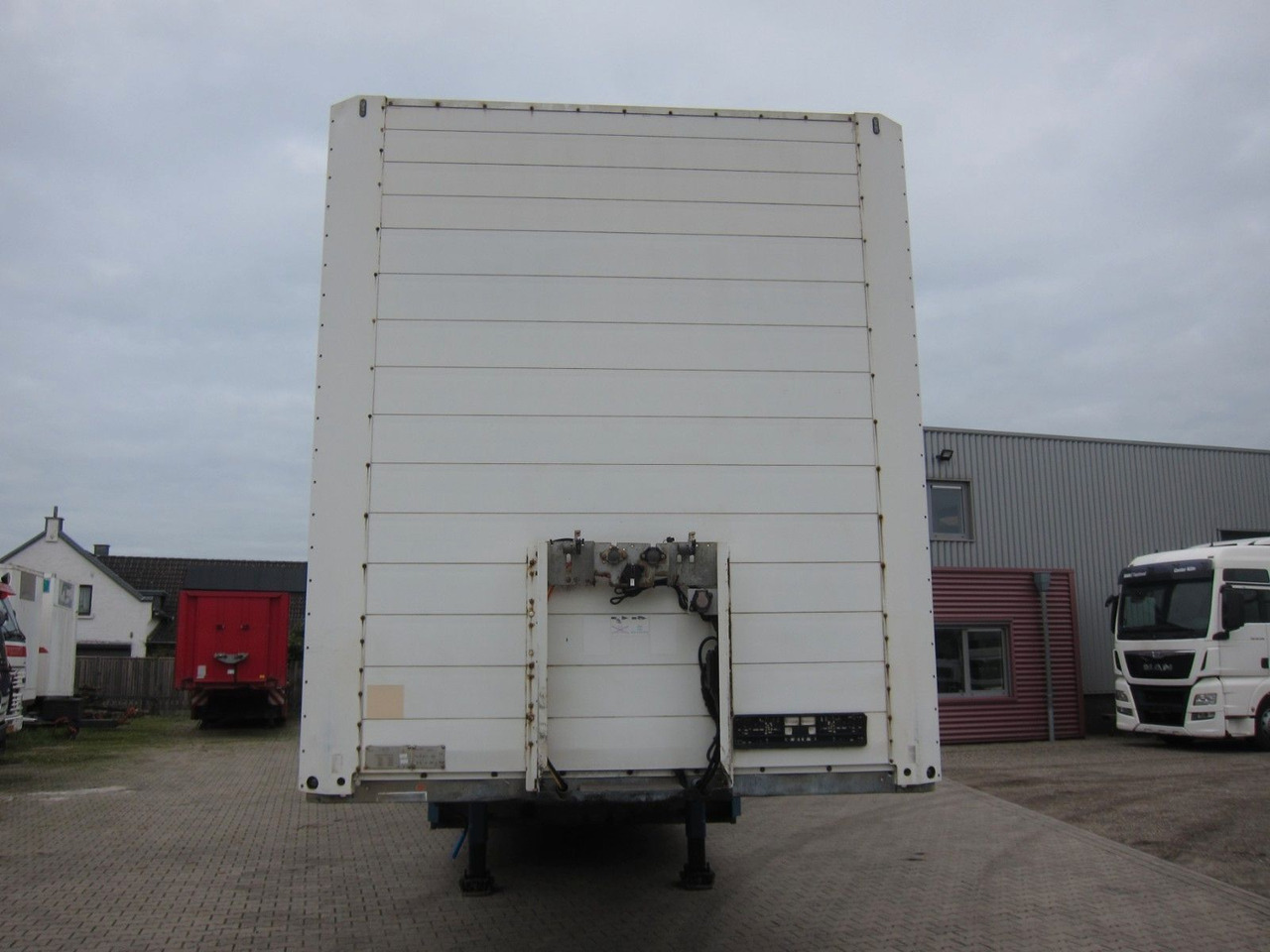 Schmitz Cargobull SKO 24 Iso-Koffer Doppelstock Lift Disc Top 2x - Félpótkocsi dobozos: 2 kép. Schmitz Cargobull SKO 24 Iso-Koffer Doppelstock Lift Disc Top 2x - Félpótkocsi dobozos: 2 kép.