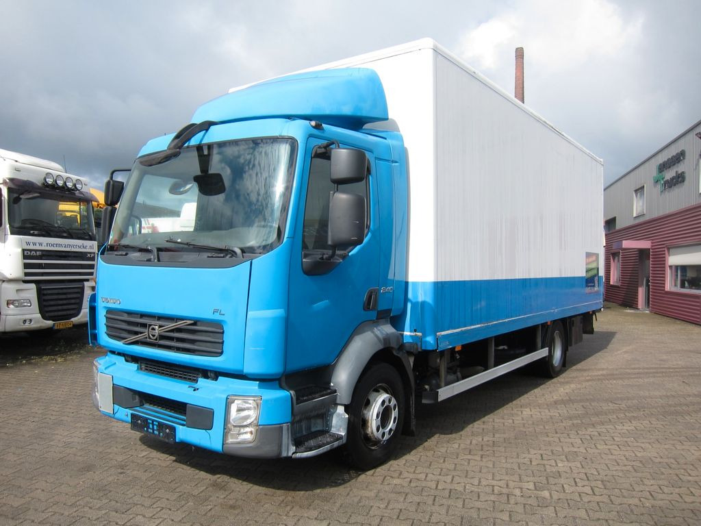 Volvo FL 240 12T Koffer Ladebordwand Manual - Dobozos felépítményű teherautó: 2 kép. Volvo FL 240 12T Koffer Ladebordwand Manual - Dobozos felépítményű teherautó: 2 kép.
