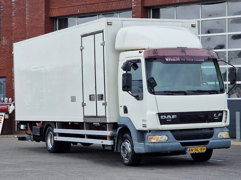 DAF LF 45.170 - Box - Loadlift - Manual gearbox - Old Tacho - Dobozos felépítményű teherautó: 1 kép. DAF LF 45.170 - Box - Loadlift - Manual gearbox - Old Tacho - Dobozos felépítményű teherautó: 1 kép.