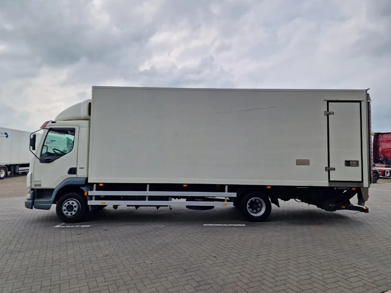DAF LF 45.170 - Box - Loadlift - Manual gearbox - Old Tacho - Dobozos felépítményű teherautó: 4 kép. DAF LF 45.170 - Box - Loadlift - Manual gearbox - Old Tacho - Dobozos felépítményű teherautó: 4 kép.