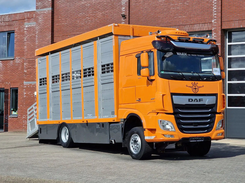 DAF XF 530 4x2 - Livestock Menke 2 deck water & ventilation - Állatszállító teherautó: 2 kép. DAF XF 530 4x2 - Livestock Menke 2 deck water & ventilation - Állatszállító teherautó: 2 kép.