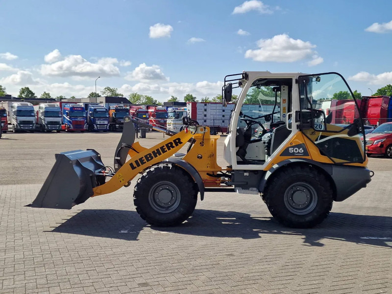 Liebherr L506 compact - New - Bucket + pallet forks - 46 KW - Gumikerekes homlokrakodó: 4 kép. Liebherr L506 compact - New - Bucket + pallet forks - 46 KW - Gumikerekes homlokrakodó: 4 kép.