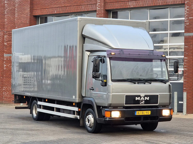 MAN TGL 12.220 LL 4x2 Box , loading lift - Dobozos felépítményű teherautó: 1 kép. MAN TGL 12.220 LL 4x2 Box , loading lift - Dobozos felépítményű teherautó: 1 kép.