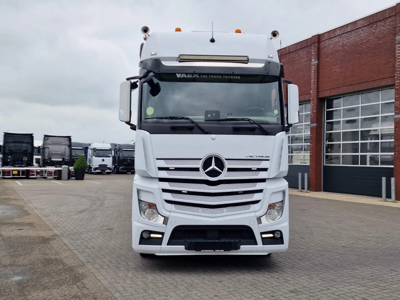 Mercedes-Benz Actros 1942 4x2 - Box with Loadlift - Full air + Pacton Trailer Loadlift - Heating system - Dobozos felépítményű teherautó: 2 kép. Mercedes-Benz Actros 1942 4x2 - Box with Loadlift - Full air + Pacton Trailer Loadlift - Heating system - Dobozos felépítményű teherautó: 2 kép.