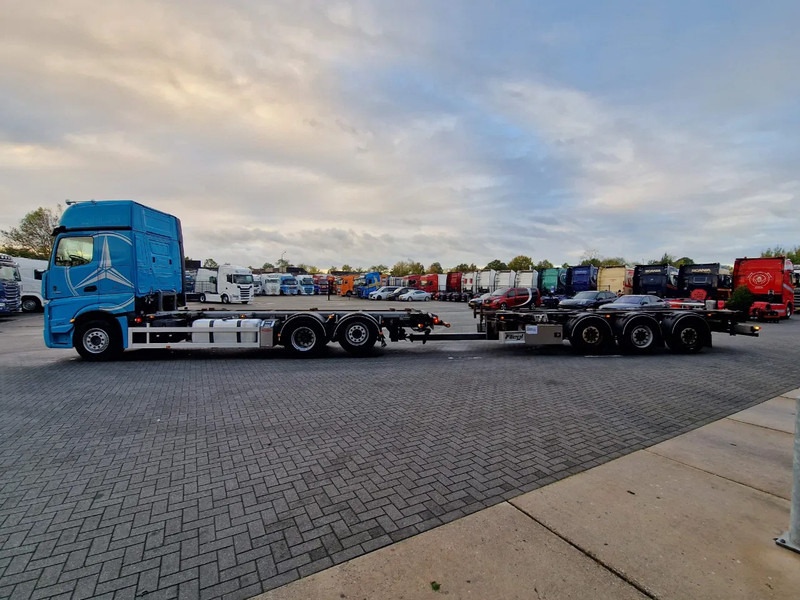 Mercedes-Benz Actros 2553 6x2 - BDF - Retarder - 4.90 WB - Full air + Fliegl trailer 2017 - Cserefelépítményes teherautó: 4 kép. Mercedes-Benz Actros 2553 6x2 - BDF - Retarder - 4.90 WB - Full air + Fliegl trailer 2017 - Cserefelépítményes teherautó: 4 kép.