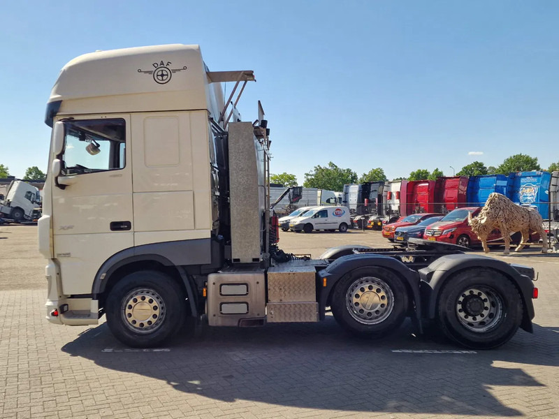 DAF XF 480 6x2/4 SuperSpaceCab - Retarder - Night clima - Navi -Sliding 5th wheel - Nyergesvontató: 4 kép. DAF XF 480 6x2/4 SuperSpaceCab - Retarder - Night clima - Navi -Sliding 5th wheel - Nyergesvontató: 4 kép.