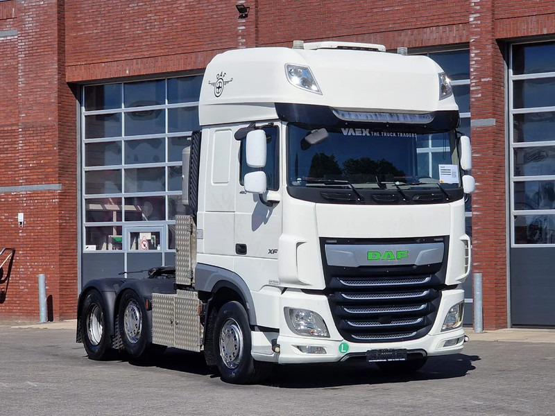 DAF XF 480 6x2/4 SuperSpaceCab - Retarder - Night clima - Navi -Sliding 5th wheel - Nyergesvontató: 1 kép. DAF XF 480 6x2/4 SuperSpaceCab - Retarder - Night clima - Navi -Sliding 5th wheel - Nyergesvontató: 1 kép.
