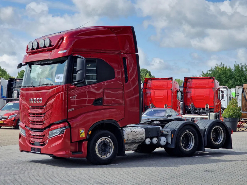 Iveco S-WAY 570 6x2 - Retarder - Full air - 3.20 WB - Navi - Nyergesvontató: 3 kép. Iveco S-WAY 570 6x2 - Retarder - Full air - 3.20 WB - Navi - Nyergesvontató: 3 kép.