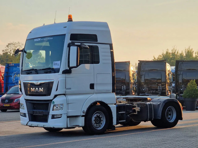 MAN TGX 18.480 4x2 - Intarder/Retarder - PTO/Hydraulic - Euro 6 - Nyergesvontató: 3 kép. MAN TGX 18.480 4x2 - Intarder/Retarder - PTO/Hydraulic - Euro 6 - Nyergesvontató: 3 kép.