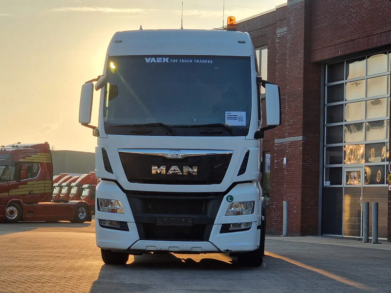 MAN TGX 18.480 4x2 - Intarder/Retarder - PTO/Hydraulic - Euro 6 - Nyergesvontató: 2 kép. MAN TGX 18.480 4x2 - Intarder/Retarder - PTO/Hydraulic - Euro 6 - Nyergesvontató: 2 kép.