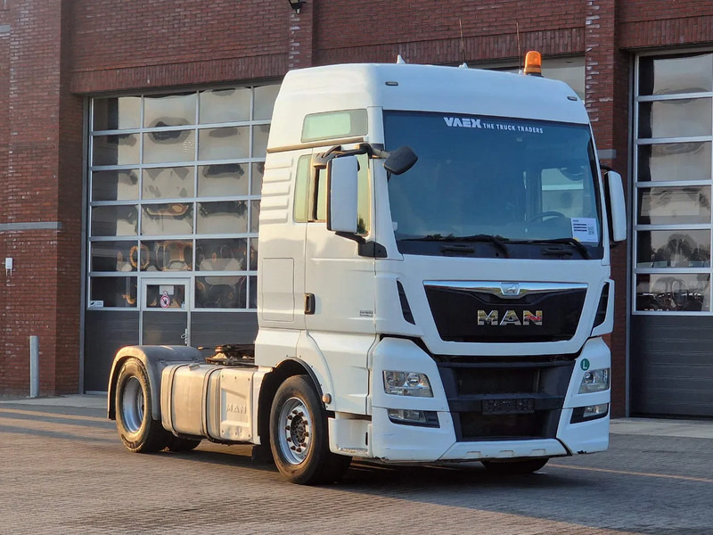 MAN TGX 18.480 4x2 - Intarder/Retarder - PTO/Hydraulic - Euro 6 - Nyergesvontató: 1 kép. MAN TGX 18.480 4x2 - Intarder/Retarder - PTO/Hydraulic - Euro 6 - Nyergesvontató: 1 kép.