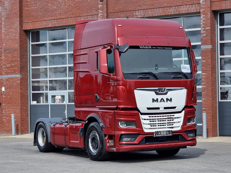MAN TGX 18.510 4x2 - Retarder - Night clima - 2x tank - Navi - Full spoiler - Nyergesvontató: 1 kép. MAN TGX 18.510 4x2 - Retarder - Night clima - 2x tank - Navi - Full spoiler - Nyergesvontató: 1 kép.