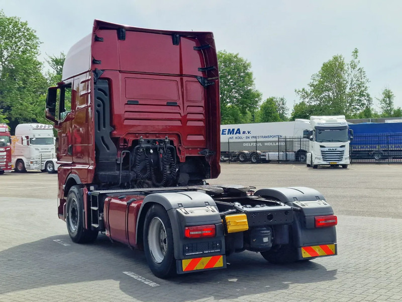 MAN TGX 18.510 4x2 - Retarder - Night clima - 2x tank - Navi - Full spoiler - Nyergesvontató: 5 kép. MAN TGX 18.510 4x2 - Retarder - Night clima - 2x tank - Navi - Full spoiler - Nyergesvontató: 5 kép.