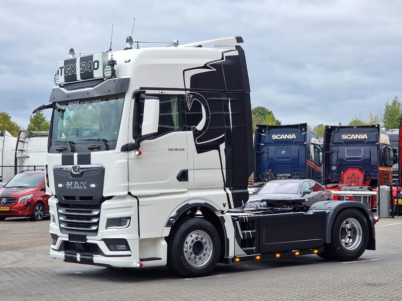 MAN TGX 18.540 GX - New - Retarder - Night clima - Alcoa - Show truck - Lightbar - - Nyergesvontató: 3 kép. MAN TGX 18.540 GX - New - Retarder - Night clima - Alcoa - Show truck - Lightbar - - Nyergesvontató: 3 kép.