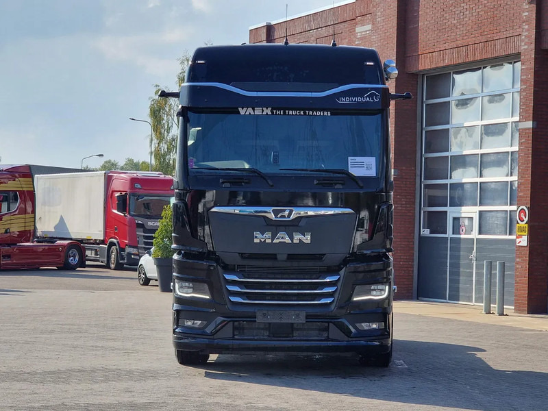 MAN TGX 18.540 - New - Full spec - Mirror cam - Retarder - 2x tank - Full spoiler - Nyergesvontató: 2 kép. MAN TGX 18.540 - New - Full spec - Mirror cam - Retarder - 2x tank - Full spoiler - Nyergesvontató: 2 kép.