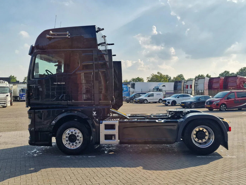 MAN TGX 18.540 - New - Full spec - Retarder - 2x tank - Full spoiler - Nyergesvontató: 4 kép. MAN TGX 18.540 - New - Full spec - Retarder - 2x tank - Full spoiler - Nyergesvontató: 4 kép.