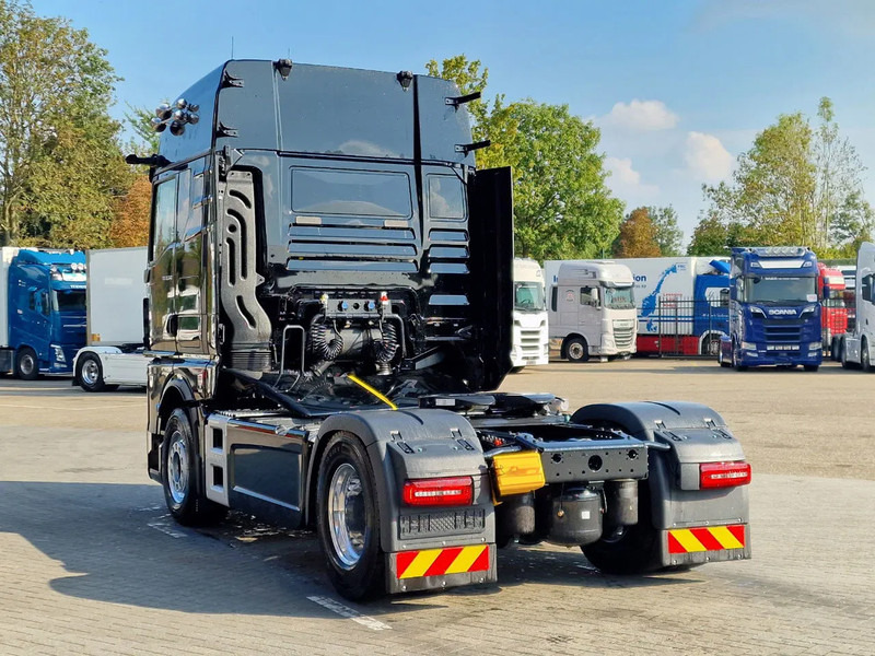 MAN TGX 18.540 - New - Full spec - Retarder - 2x tank - Full spoiler - Nyergesvontató: 5 kép. MAN TGX 18.540 - New - Full spec - Retarder - 2x tank - Full spoiler - Nyergesvontató: 5 kép.