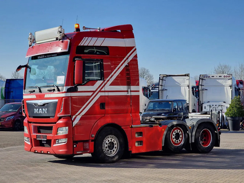 MAN TGX 26.560 XXL 6x2/4 - Custom interior - Steering axle - Euro 6 - AS Tronic - Nyergesvontató: 3 kép. MAN TGX 26.560 XXL 6x2/4 - Custom interior - Steering axle - Euro 6 - AS Tronic - Nyergesvontató: 3 kép.